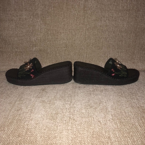 Nicole Black Wedge - Size 7 - Picture 5 of 6